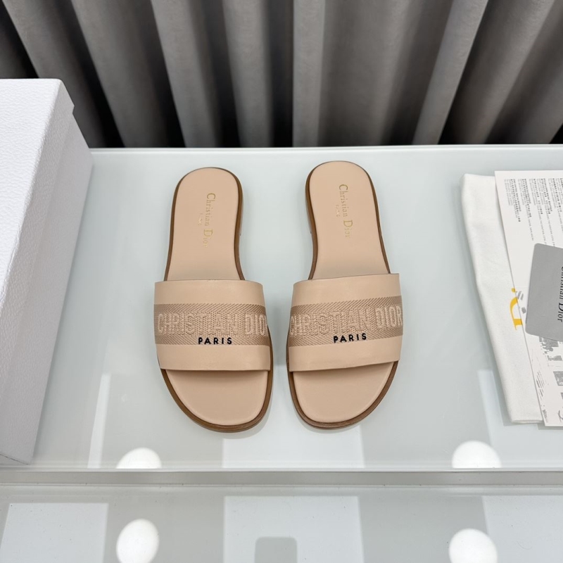 ch**an D*or slippers